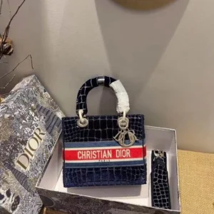 Lady 5-panel embroidery Size: 24 x 20 x 11 cm