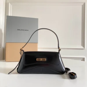 Underarm bag Size: 27*25.5*4.8cm