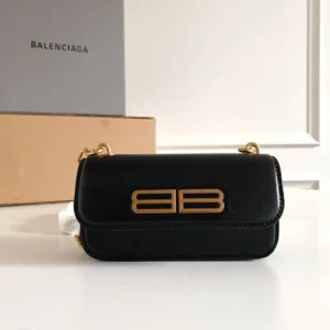 Crossbody Bag Size: 19*10*7cm