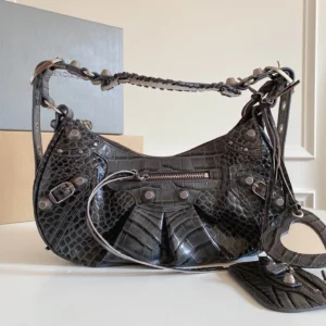 Balenciag Le Cagole Crossbody Bag Size: 33*16cm*8cm