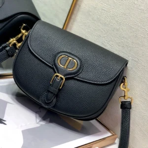 Lady Dior five-panel embroidery Size: 24 cm x 20 cm x 11 cm Model : M0565