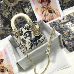 Lady Collection Size: 17x15x7cm Model: M0505