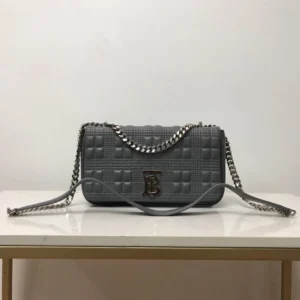 Lola bag Size:W23 x H13 x D6cm Code:650678