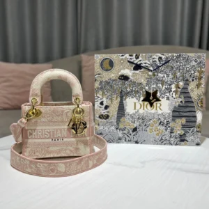Lady D-Lite Clutch Size: 17