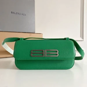 Crossbody Size: 23.5x12.4x10.4cm