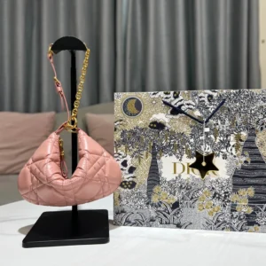 DIOR CARO Tulip Handbag Size: 25*16*2.5cm