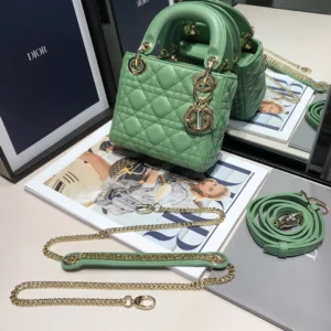 Classic size:17155cm Colour scheme: avocado green