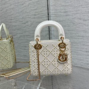 Lady daffy bag size:17cm