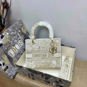 Lady D-Lite 5 compartment embroidery Size: 24 x 20 x 11cm