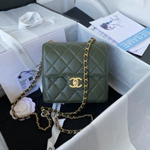 Chane key case size: 17X14.5X7.5cm