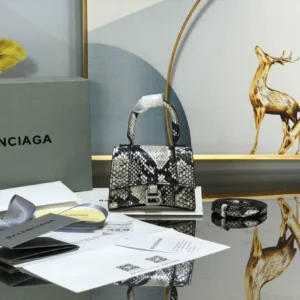 Parisienne Model: LG0115 Size: 11.5x14x4.5cm