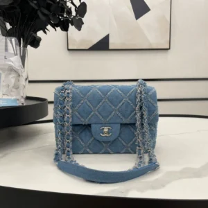 A68109 chanel old fashioned size: 17*9.5*8cm