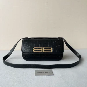Gossip bag crossbody size: 23.5x12.4x10.4cm
