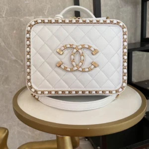 Chane Vanity case Vintage Cosmetic Bag Model: 93343 Size: 21cm