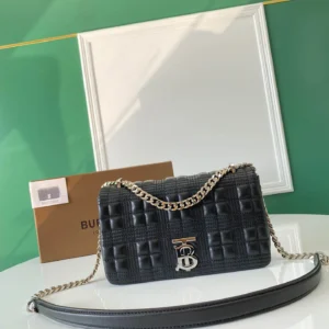 Lola bag Size:W23 x H13 x D6cm Code:650678