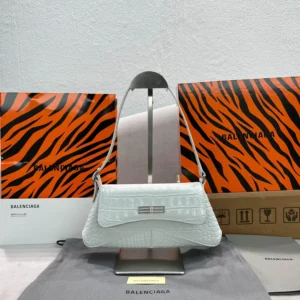 Underarm bag model: 92813 size: 27x25.5x4.8cm