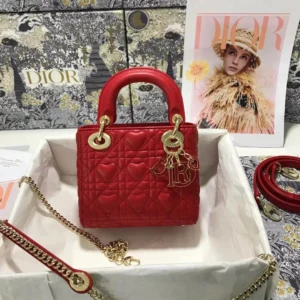 Dioramour Limited Edition Size: 17 x 15 x 7 cm Model : M0505