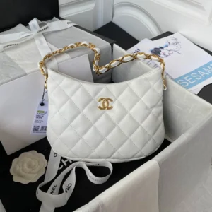 CHANE size: 17.5X24X6cm