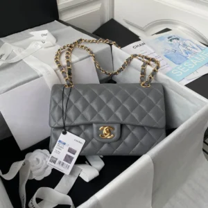 Chane1 Classic Flap Bag Model: A01113 Size: 23cm