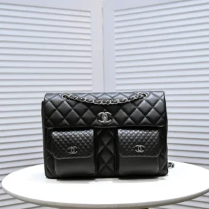 Chane used bag Size: 35*10*24