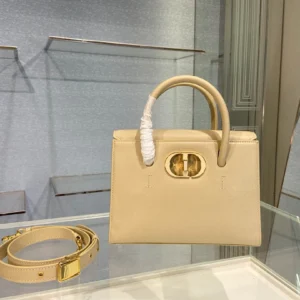 30 Montaigne Product Range Size 25x19x12cm