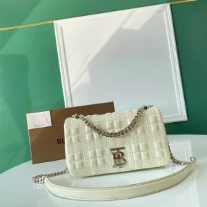 Lola bag Size:W23 x H13 x D6cm Code:650678