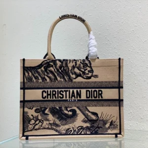 Book Tote Handbag Size: 36 x 27.5 x 16.5 cm