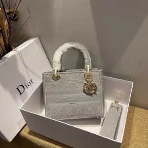 Lady D-Lite 5-panel embroidery Size: 24 x 20 x 11 cm
