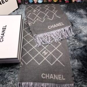 CHANEL Gray plaid scarf set