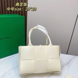 BV Woven Tote Bag white
